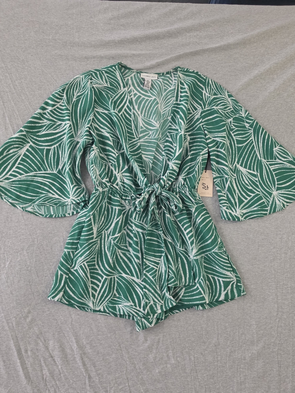 NWT Sincerely Jules Green & White Leaf Print Romper Shorts